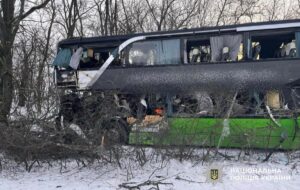 На Кіровоградщині фура влетіла в автобус, є жертви