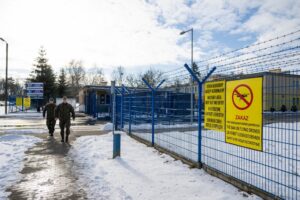 Польща заборонила в&rsquo;їзд на військові об&rsquo;єкти на китайських авто