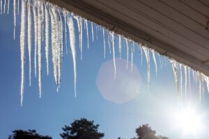 Помірні опади та ожеледиця: погода на початку тижня