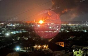 У окупантів палає нафтобаза і підстанція