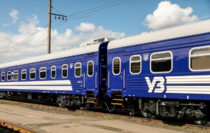 Укрзалізниця змінила рух потягів через обстріли