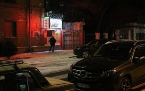 Долар відступив від рекордної позначки в Україні