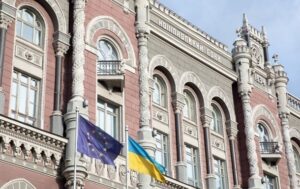 НБУ продав рекордну кількість доларів у березні