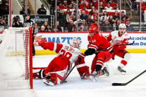 НХЛ: успіх Кароліни та Колорадо, фіаско Детройта