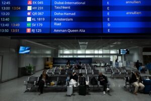 Повітряний простір шести країн Близького Сходу залишається закритим