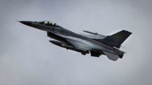 Українські F-16 три тижні боронили небо без ракет США – ЗМІ