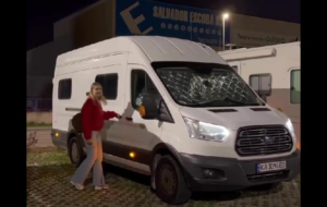 Українці перетворили Ford Transit на будинок на колесах