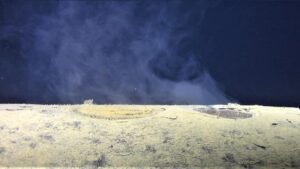 Затонулий радянський підводний човен випускає радіоактивні відходи в океан