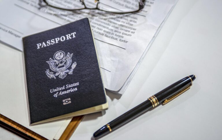 Американці по всьому світу масового відмовляються від громадянства – ЗМІ