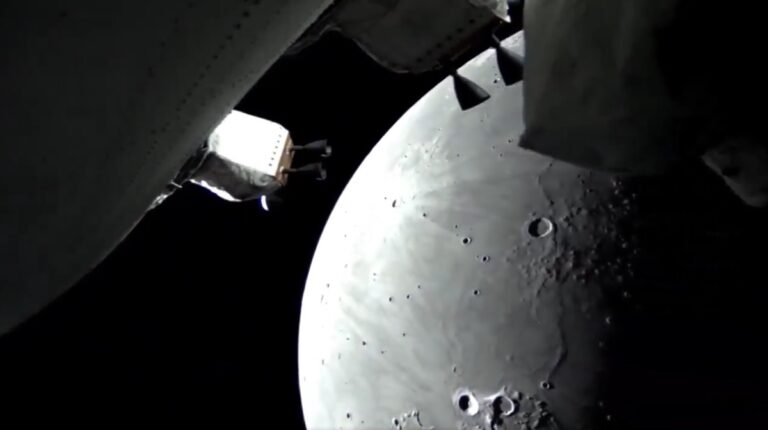 Artemis II сфотографував зворотній бік Місяця і встановив новий рекорд