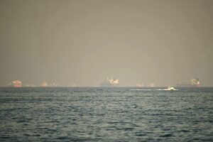 Катар відновив рух суден після блокування Ормузької протоки