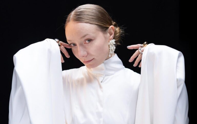 Пісню України на Євробачення-2026 переспівали російською