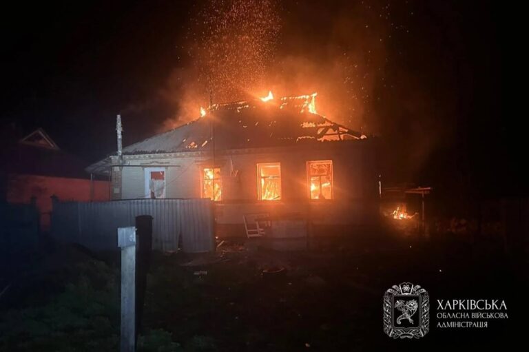 Росія вдарила по будинку на Харківщині: є поранені