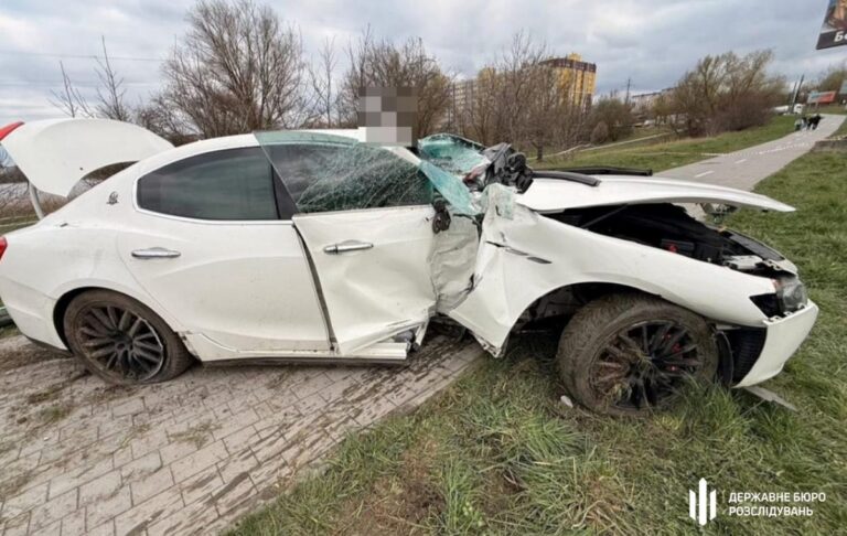 У Хмельницькому п’яний, у розшуку і без прав військовий скоїв ДТП