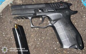 У Києві чоловік влаштував стрілянину через конфлікт