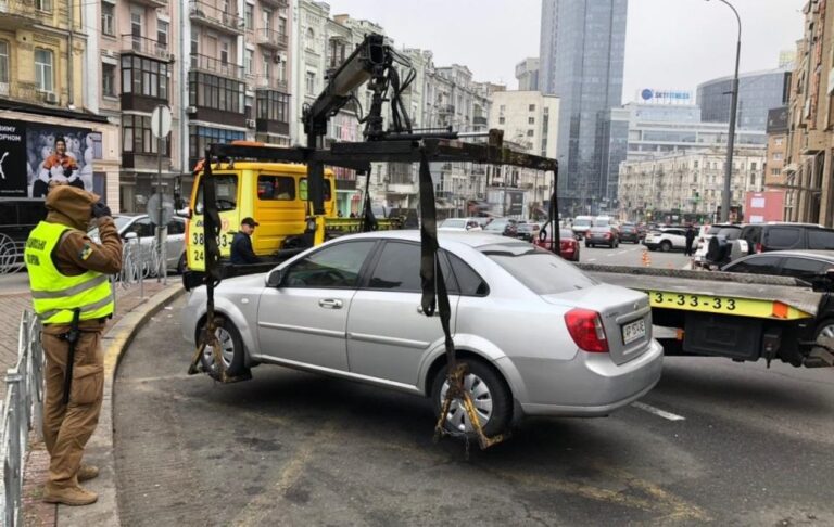 У Києві різко подорожчає евакуація автомобілів