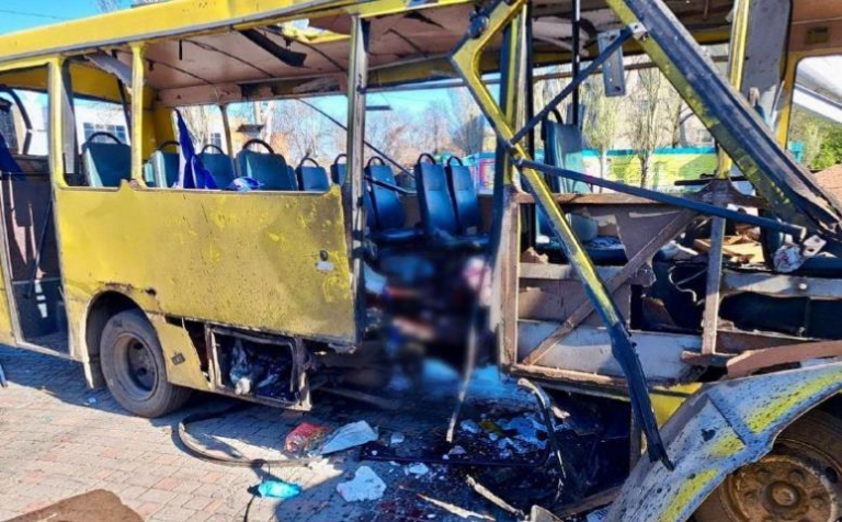 У Нікополі росіяни обстріляли автобус: троє загиблих