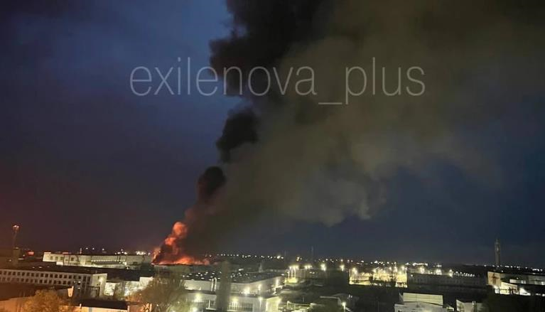 У Таганрозі спалахнула масштабна пожежа після ракетного удару