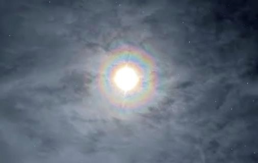 Українські полярники зафіксували вінець навколо Місяця над станцією