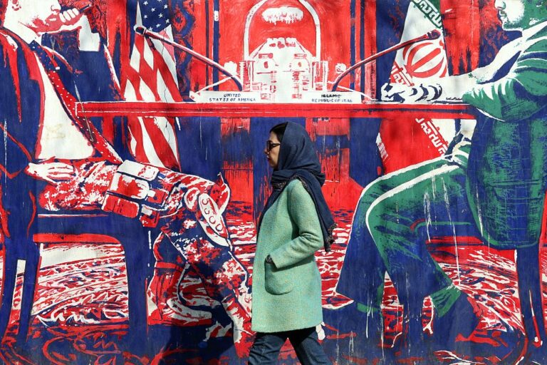 ЗМІ назвали валюту, яка врятувала економіку Ірану від краху