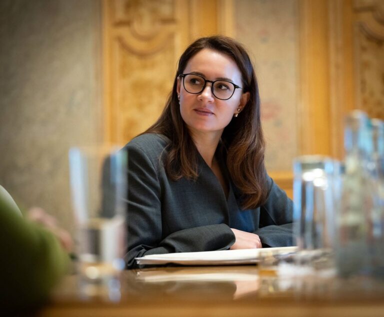 Кабмін змінив правила перетину кордону для жінок