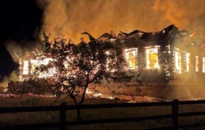 На Чернігівщині через атаку російського дрона згоріла школа