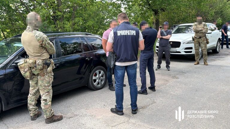 На Закарпатті адвокат вимагав $9 тисяч за закриття справи СЗЧ