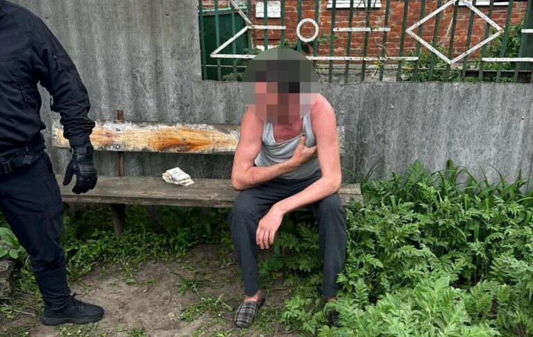 П&rsquo;яного посадовця Держгеокадастру затримали на хабарі