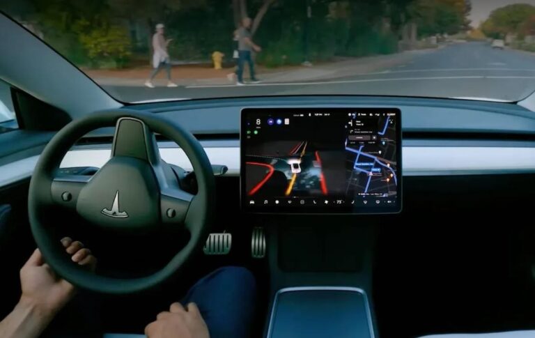 Працівники Tesla не довіряють автопілоту компанії – Reuters