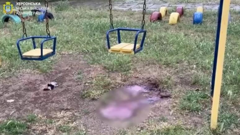 Росіяни обстріляли дитмайданчик у Херсоні