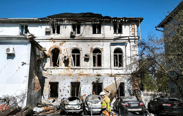 “Шахед” вдарив по центру Чернігова, є поранені