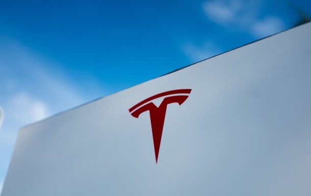 Tesla готується до серійного виробництва Roadster на заводі у Техасі