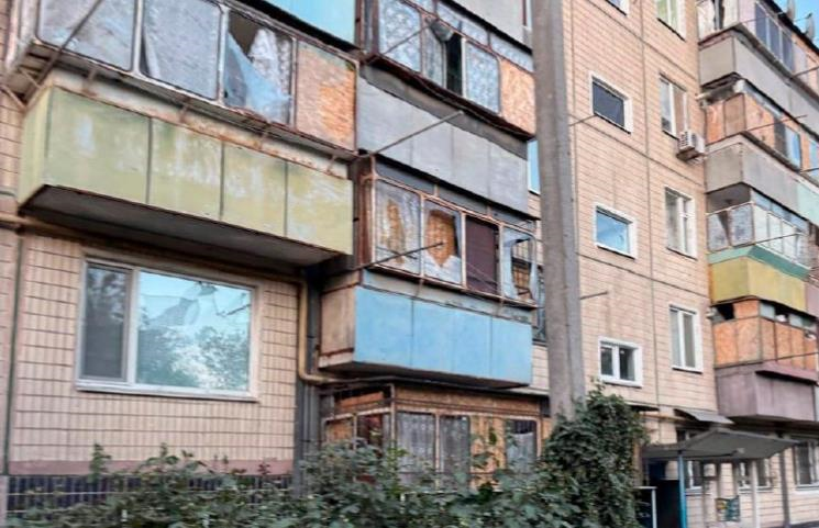 У Нікополі через обстріл поранені семеро людей, серед яких немовля