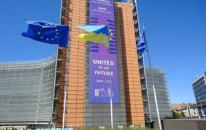 ЄС планує прив&rsquo;язати частину допомоги Україні до нового податку – ЗМІ