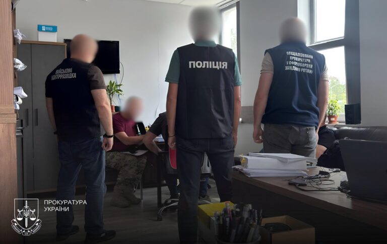 Екскомбрига підозрюють у нарахуванні 80 млн незаконних “бойових”