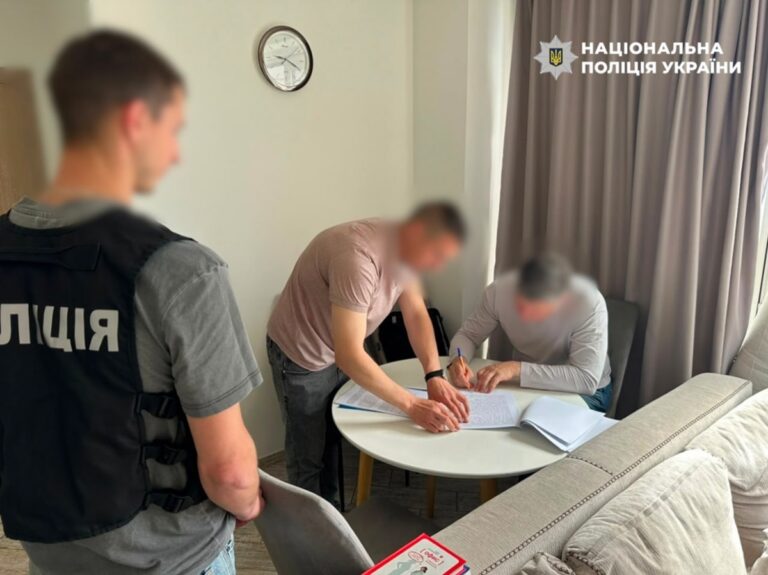 Карандєєв відреагував на закиди у сприянні виїзду за кордон