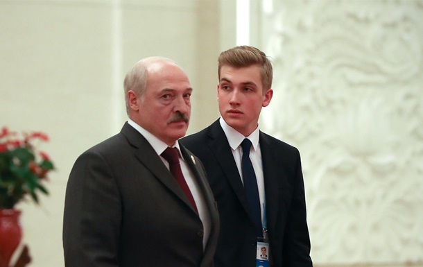 Лукашенко в Китаї відвідав випускний свого сина
