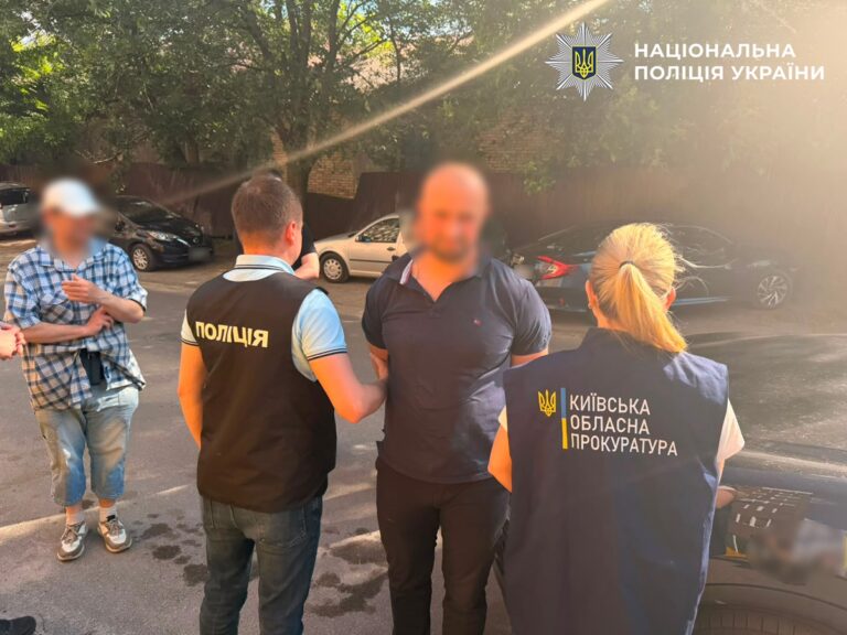 На Київщині заступник голови та депутат ОТГ торгували бронюванням