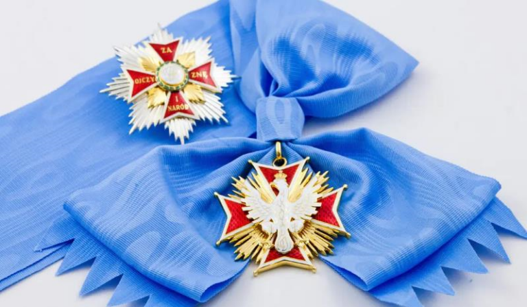 У Польщі пояснили, чому Шредера та Мусолліні не позбавили ордена