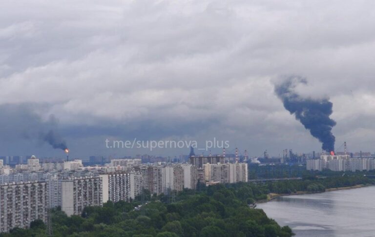 Зеленський підтвердив ураження Московського НПЗ