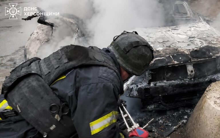 Дрони РФ атакували Херсон: троє людей отримали поранення