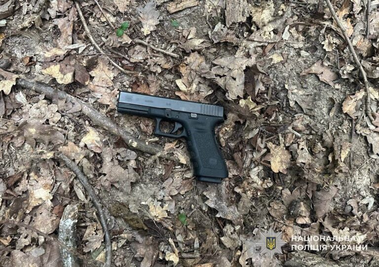 Постріли в лісі і пожежа: в Ужгороді КОРД затримав озброєного чоловіка