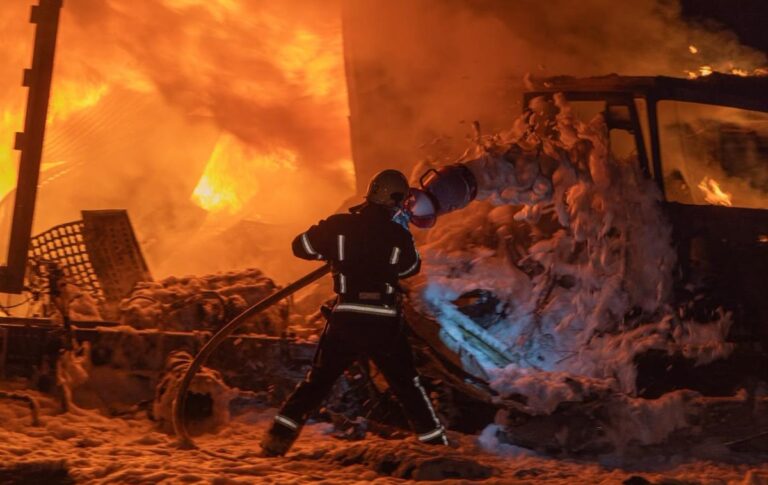 РФ вдарила по Новій пошті в Сумах: троє загиблих