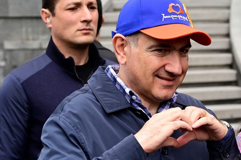Росія запідозрила Іран у постачаннях вірменських квітів