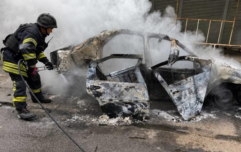 Росіяни вдарили дроном по авто в Херсоні: є жертви