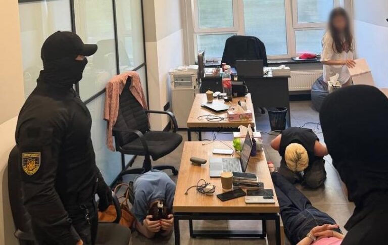 Шахрайський кол-центр у Києві ошукав десятки американців