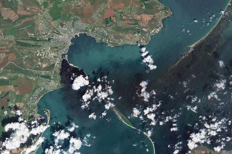У Криму горять електропідстанції, почалися відключення води