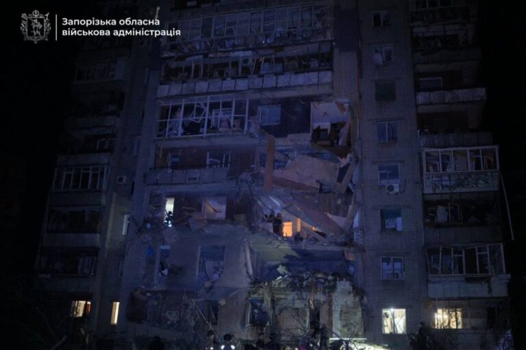 Удар по Запоріжжю: з&rsquo;явилися кадри наслідків
