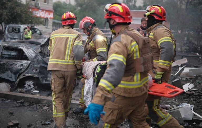 В Києві після атаки РФ виявили сімох загиблих