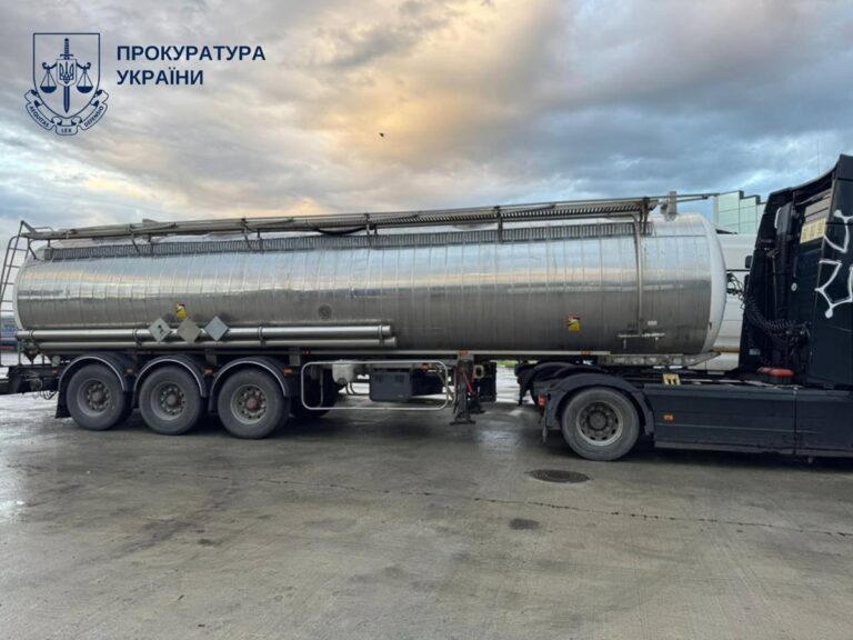 Викрито контрабанду спирту під виглядом присадки до пального